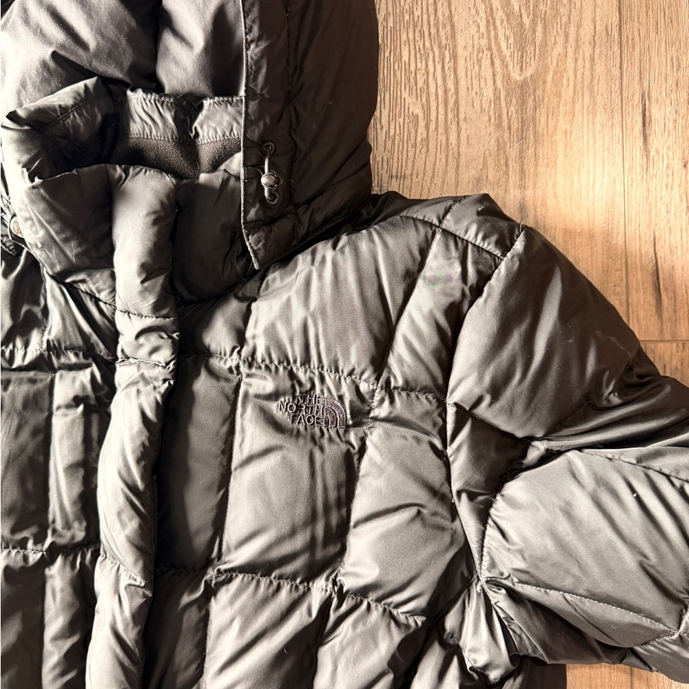 The North Face Women's Black Puffer Jacket - Picture 2 of 4